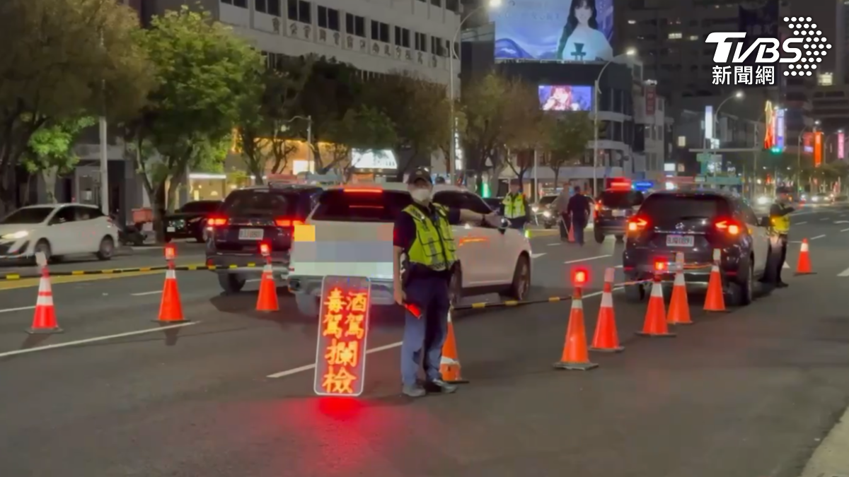 高雄小港日前發生毒駕撞死三寶媽事件,為防堵悲劇重演,高市警方連續三天執行酒駕毒駕大執法。(圖/TVBS)