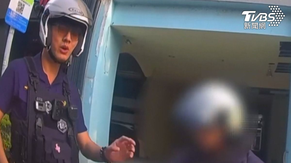 同樣涉及毒駕的還有苓雅區一名女騎士,因未打方向燈遭警方盯上,隨後被查獲吸食電子煙彈。(圖/TVBS)