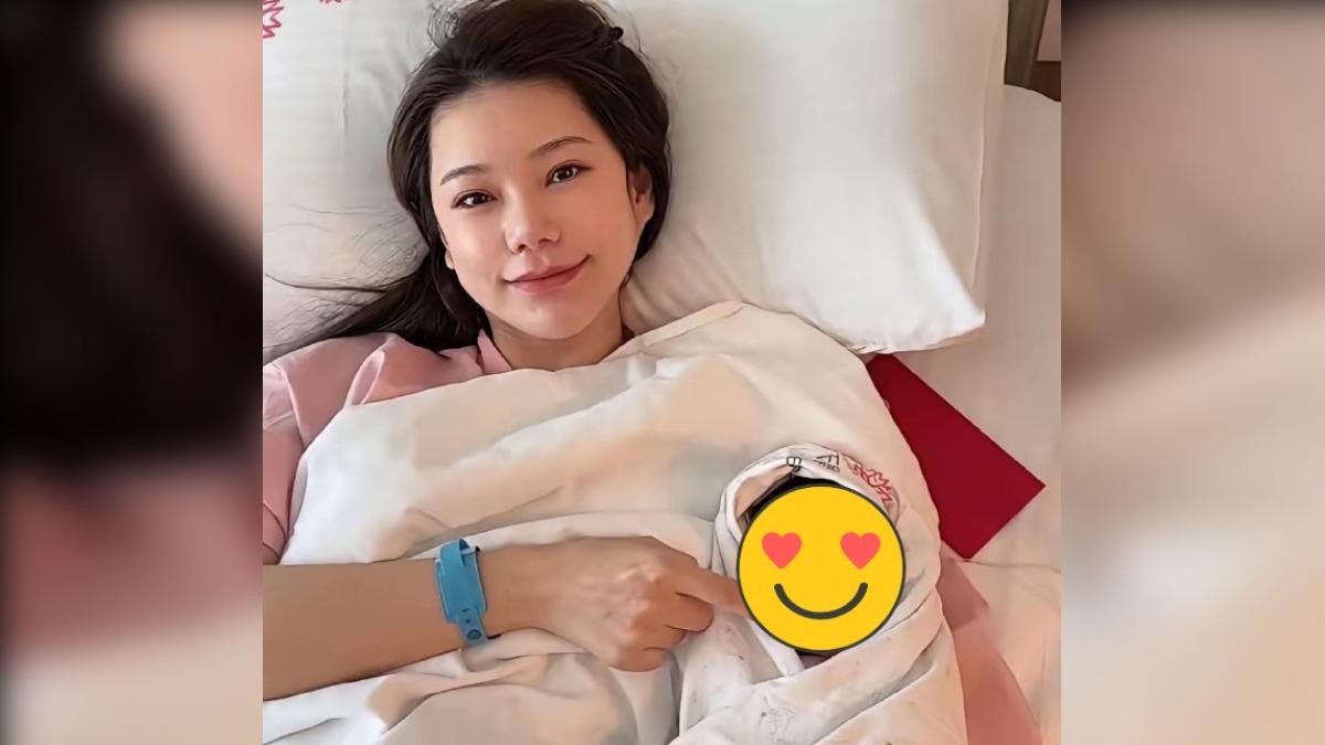 馬筱梅產後與寶寶合照。（圖／翻攝自微博）