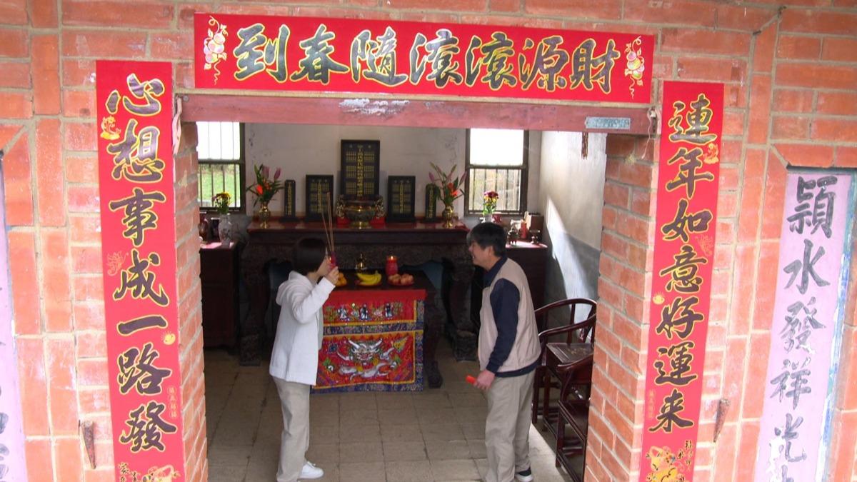 陳仙梅(左)劇中對洪都拉斯說出狠毒詛咒。(圖/民視提供)