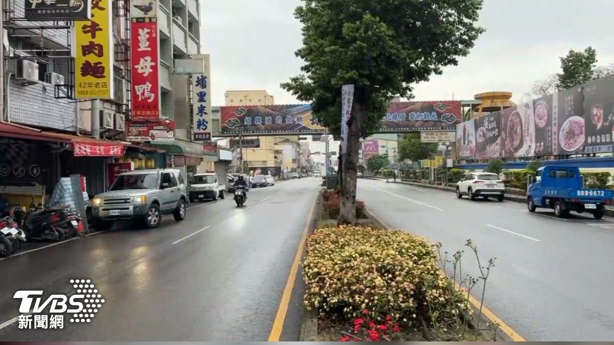 鄰近住戶透露男子脫序擋車,已經不是頭一回。(圖/TVBS)