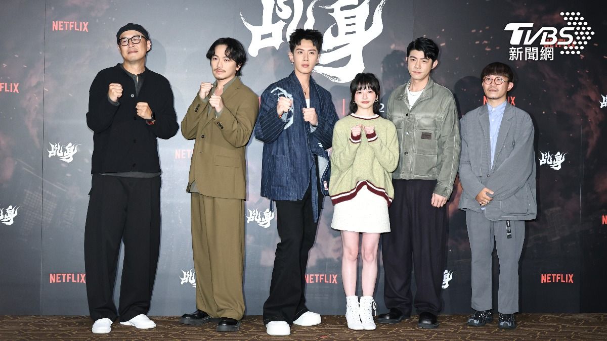 左起導演管偉傑、楊銘威、柯震東、陳姸霏、王柏傑以及與特效指導郭憲聰。(圖/張哲鳴攝)