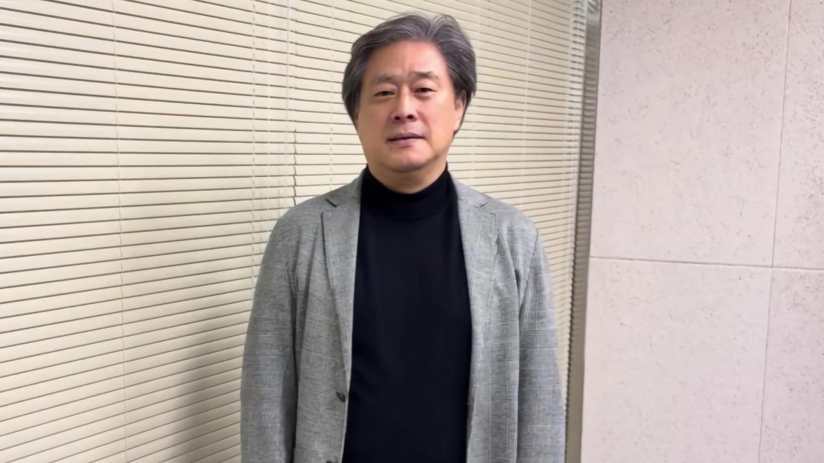 韓國名導朴贊郁親錄影片問候台灣影迷。（圖／CATCHPLAY提供）