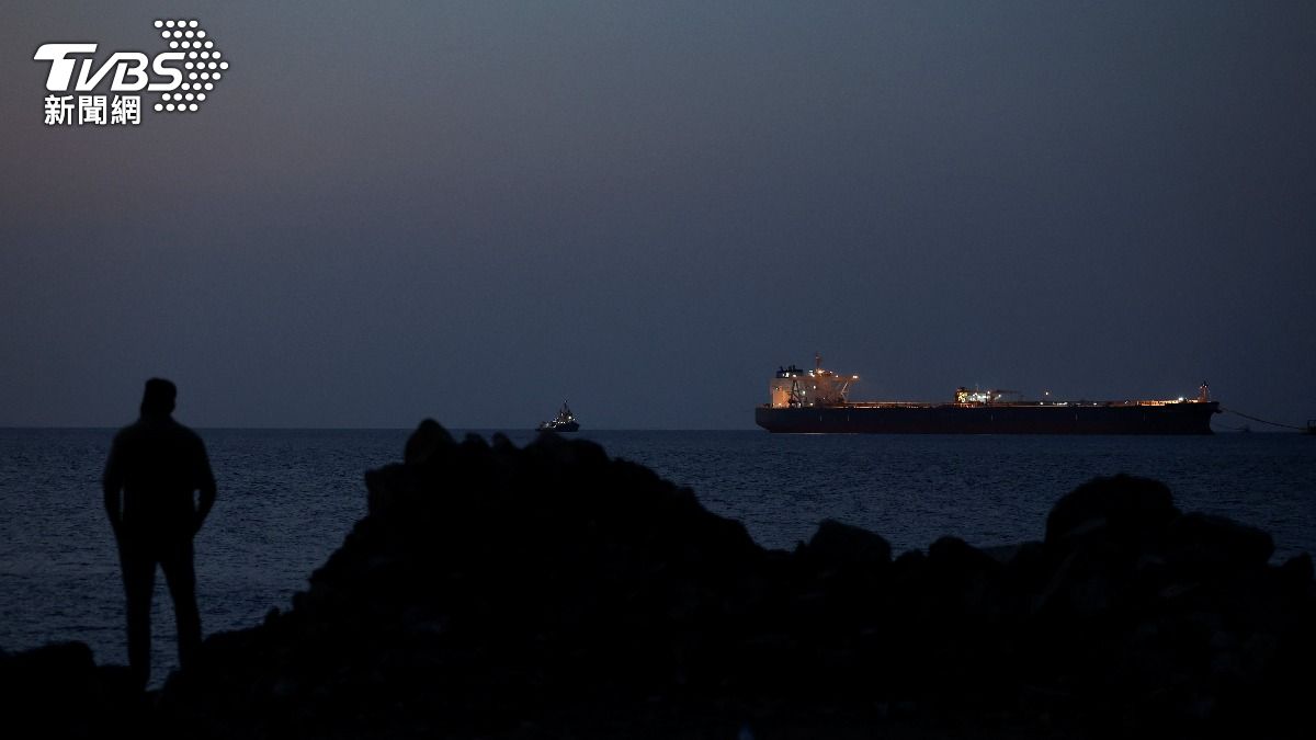 白宮:美國海軍未護送任何油輪度過荷莫茲海峽