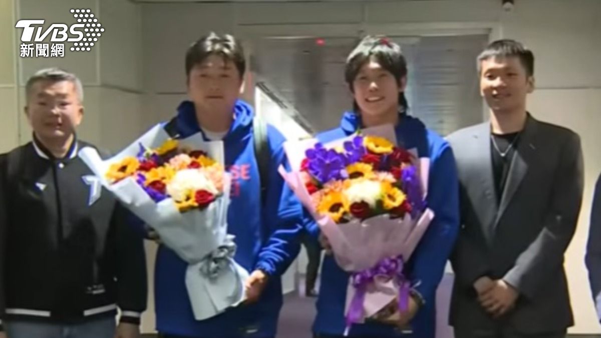 運動部長李洋親自到場接機。(圖/TVBS)