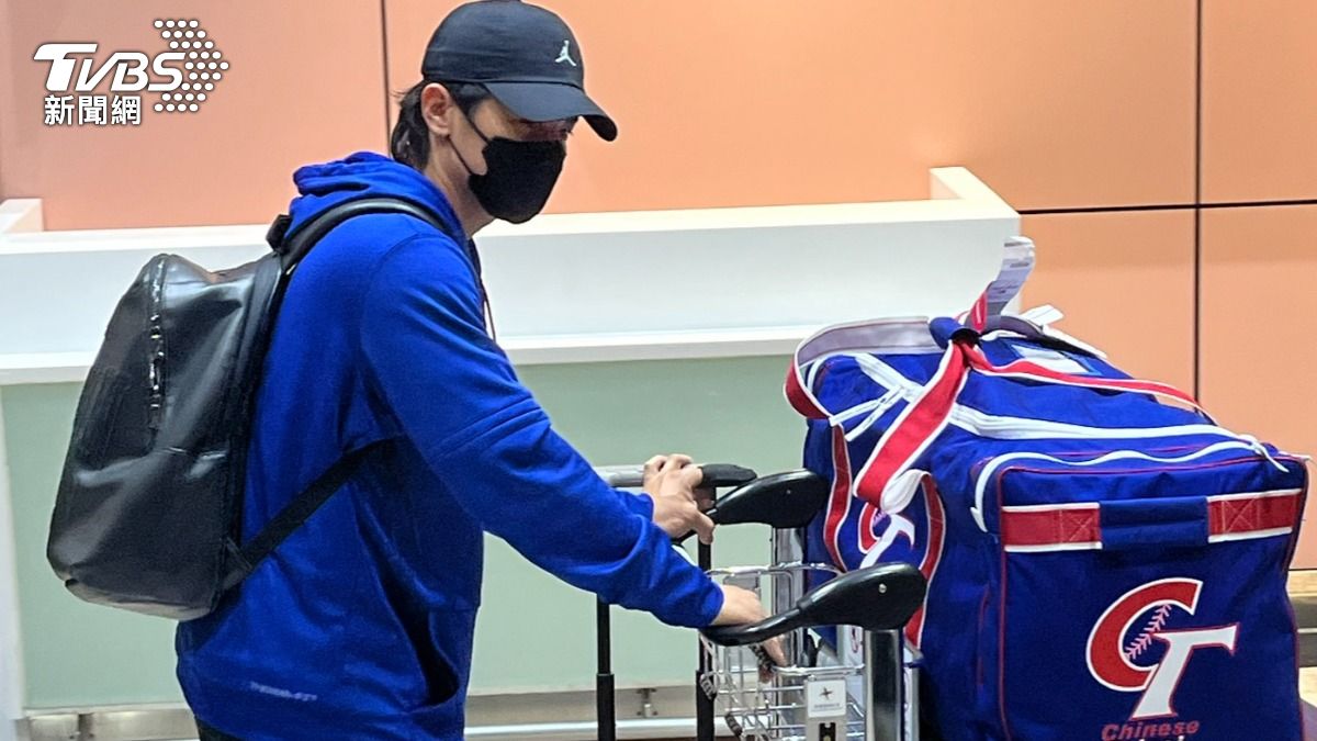 WBC/接機中華英雄!上百球迷喊辛苦了 陳傑憲「1舉動」暖爆