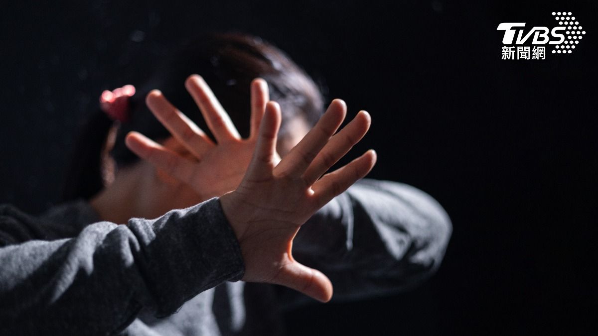 身障男撞牆遭虐4個月慘死!被逼「只喝醬油」果腹 4惡人判刑出爐
