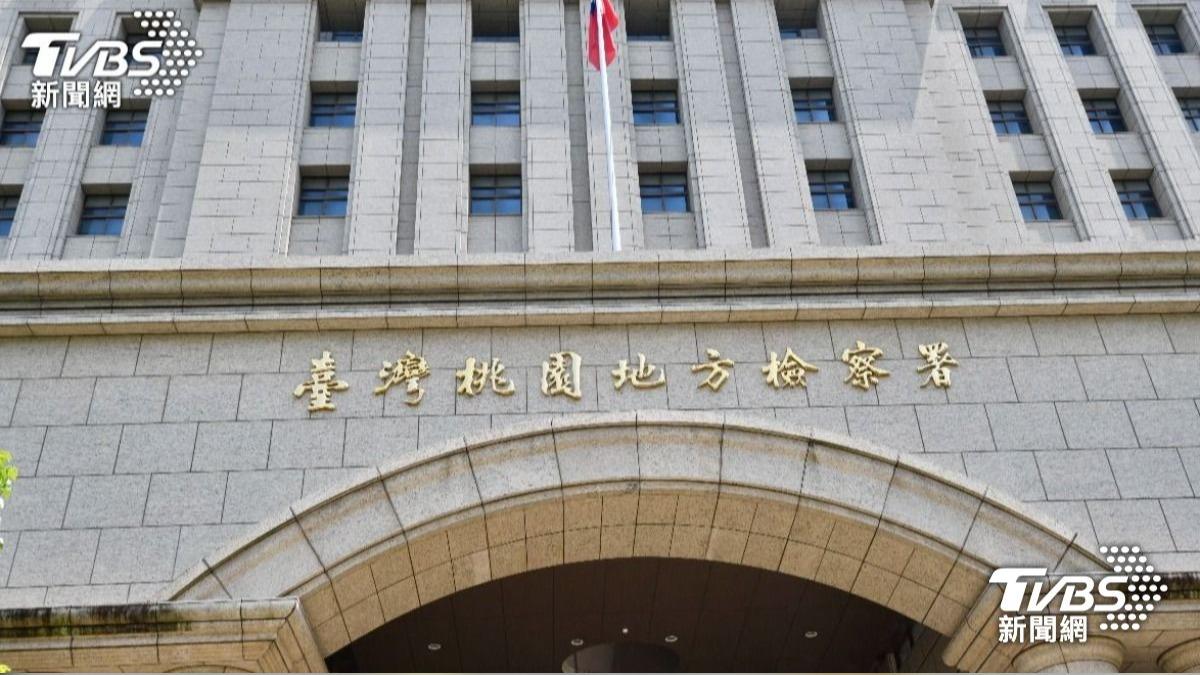 店員遭水果刀抵頸、膠帶封眼 桃園2煞洗劫超商逼下跪慘了