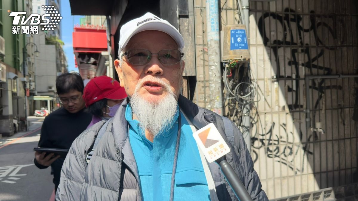 83歲的許先生透露自己二、三十歲就開始吃。(圖/陳昫蓁攝)