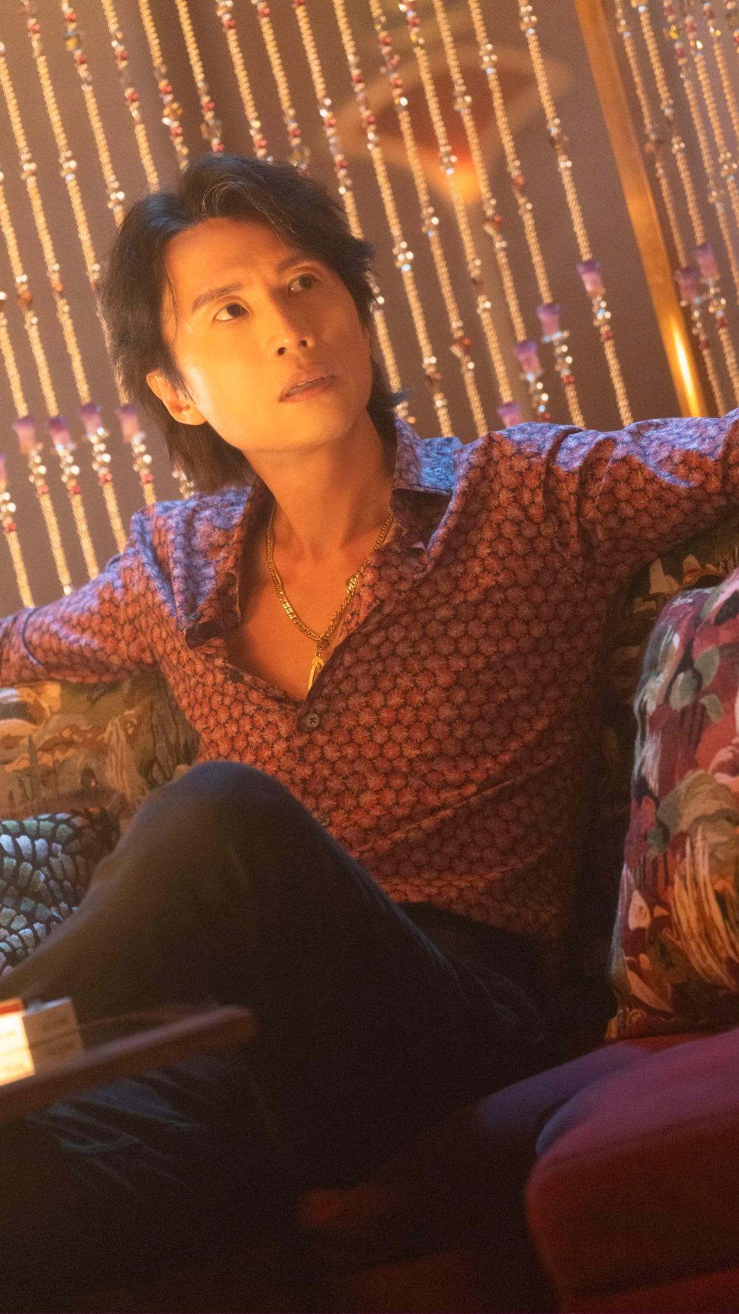 黃子華在片中飾演在夜場討生活的經理「歡哥」。(圖/華映提供)