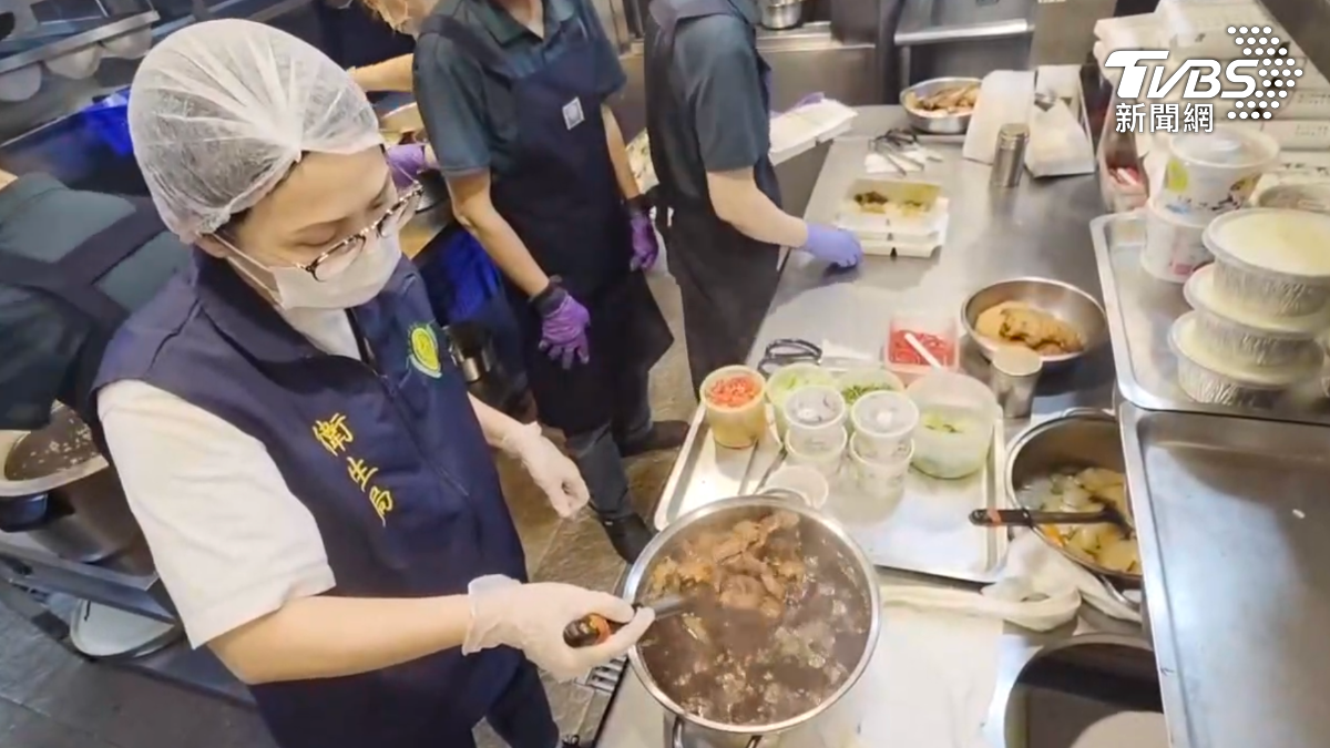 險吞滷蟑螂!連鎖便當店辯「自己飛進去」 高雄衛生局稽查結果曝
