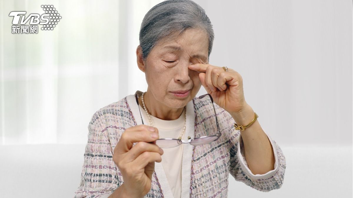 以為老花！7旬婦「視力剩0.1」竟是腦病變　這些症狀要注意