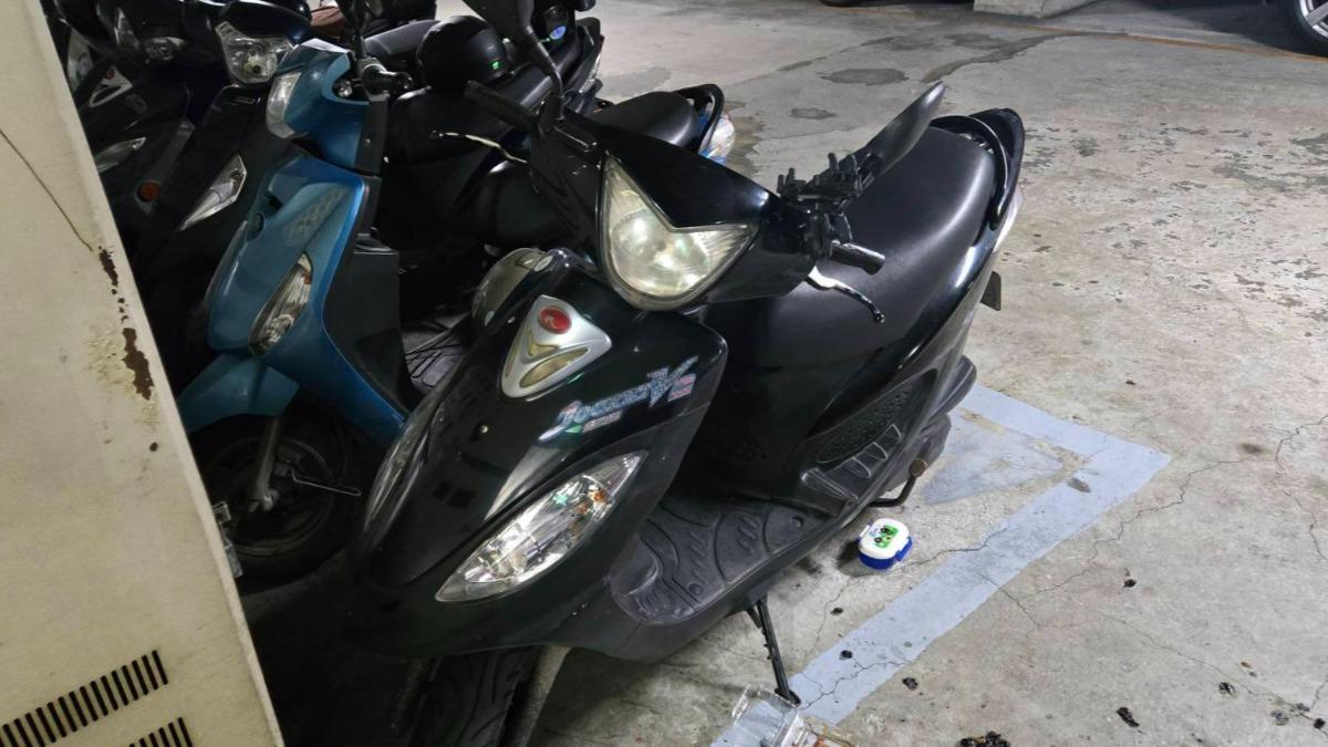 賊騎贓車「蛇行狂飆」，警從桃園追到新莊。（圖／TVBS）