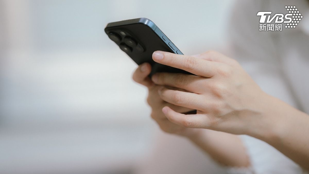 女子表示，頻繁進行帶有性暗示的聊天讓她感到不適。(示意圖／shutterstock 達志影像)