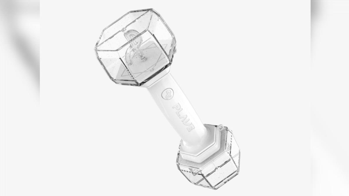 PLAVE的手燈是白色的啞鈴造型，辨識度高。（圖／翻攝 Weverse）