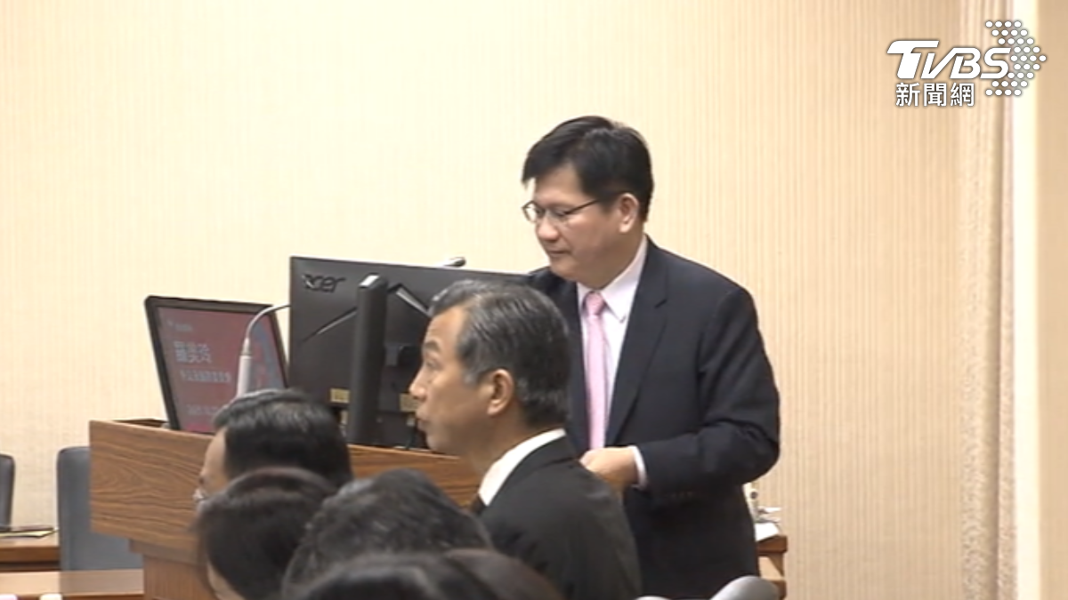 國民黨立委馬文君質疑,停刊長效性刊物恐是為了包裝部長個人形象,但綠委陳冠廷反駁。(圖/TVBS)