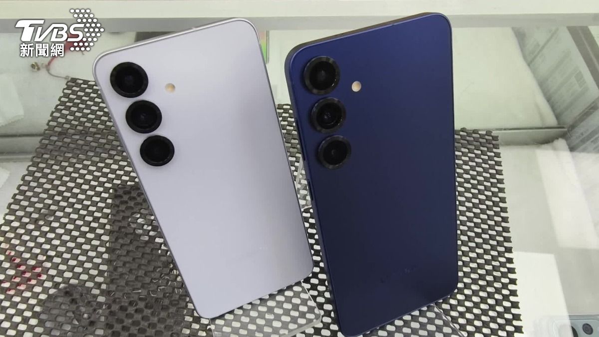今年熱門輕薄手機包含韓國品牌的Galaxy S25。(圖/TVBS)