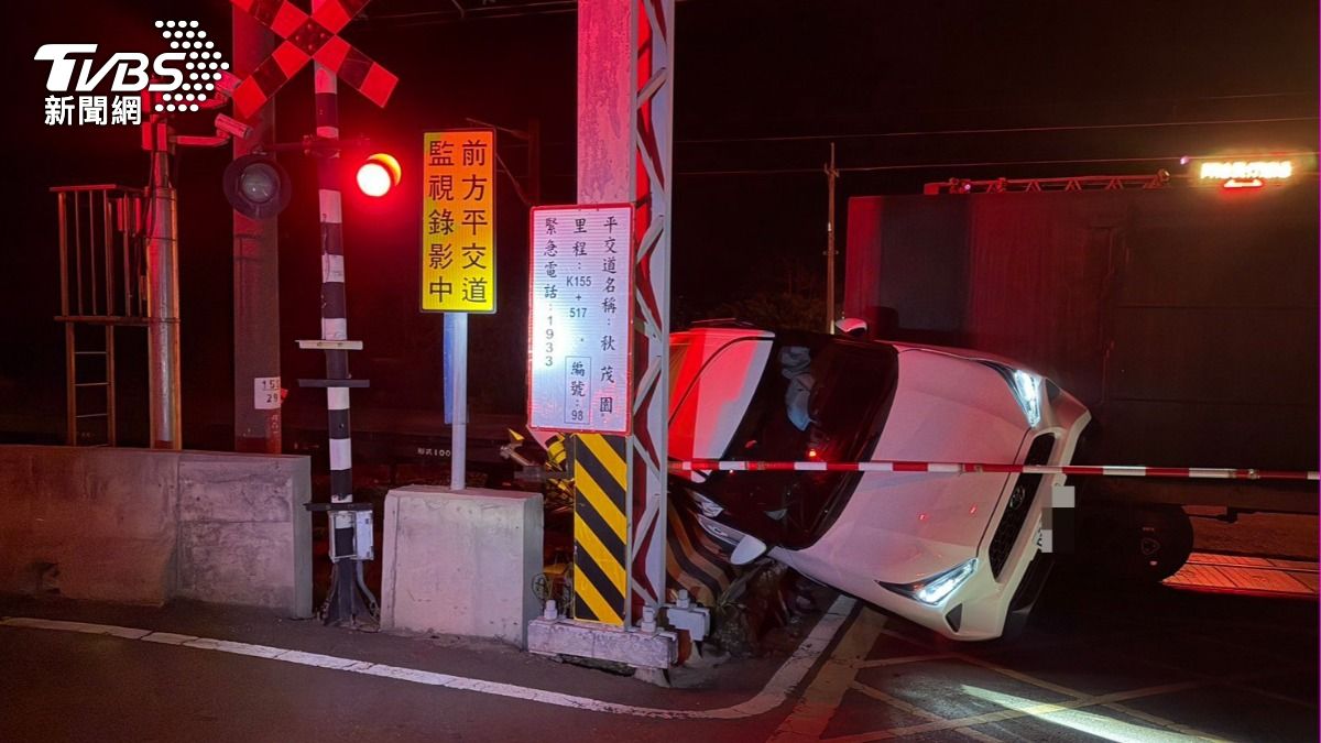 闖平交道撞火車！「值班站長」傳翹班還肇逃　台鐵：調離現職