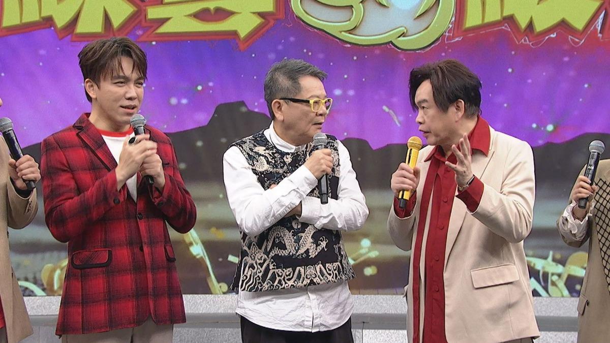 康康（右）竟稱鄭進一（中）是「打不死的蟑螂」。（圖／中視提供）