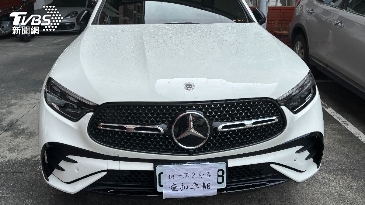 賓士車遭查扣。（圖／TVBS）