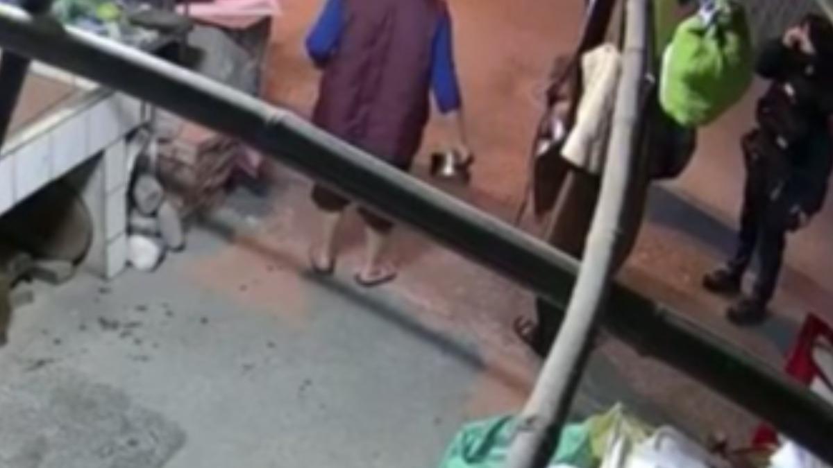 兩名員警到住家查訪，態度不佳令住戶家屬難以接受。（圖／張雅鈞小姐提供）