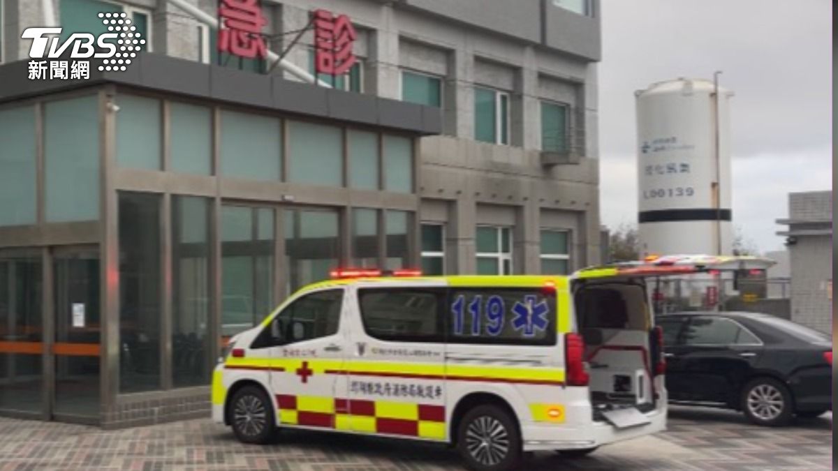 目前吳姓男子因傷勢嚴重,仍在醫院救治。(圖/TVBS)