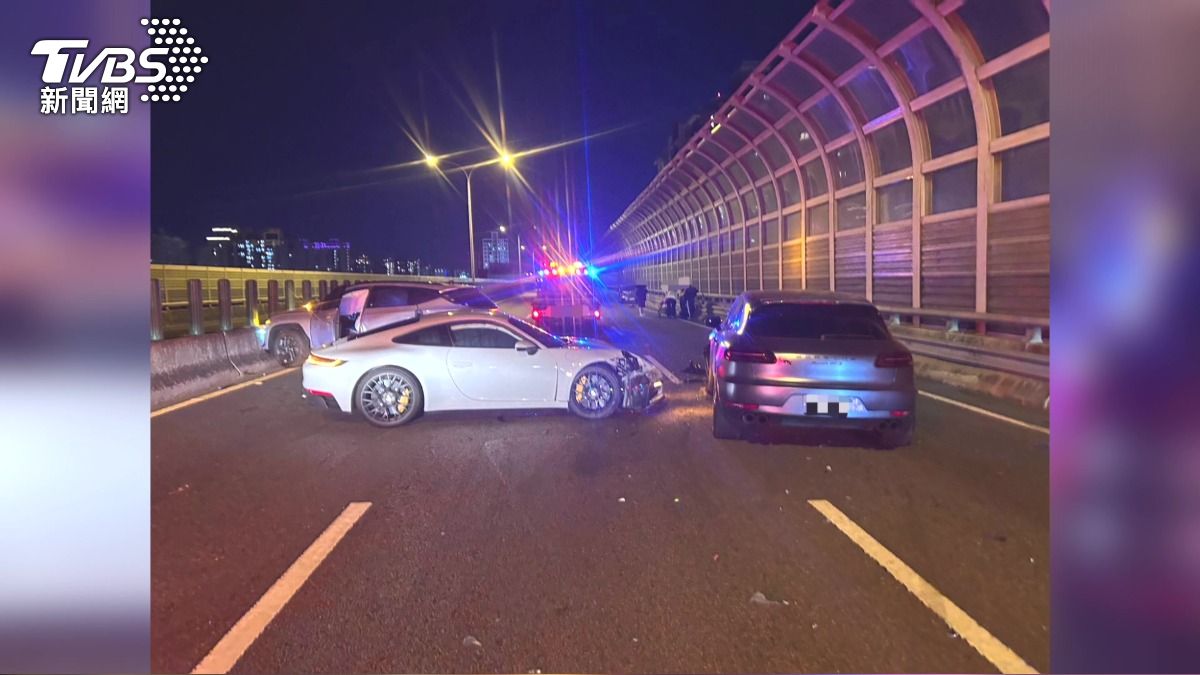 影音/台74線半小時內連2起追撞!7人傷送醫 快速道路淪停車場。(圖/TVBS)