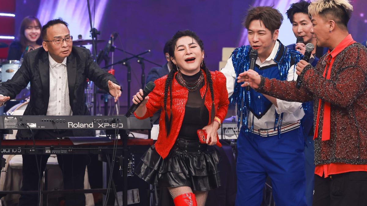 白冰冰節目爆「集體排擠」！大咖天后當眾下跪　錄影現場崩潰揚言：報警討公道
