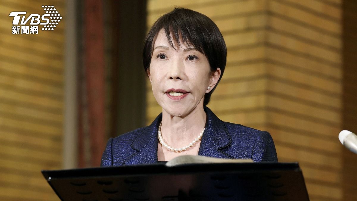 日本首相高市早苗因為感冒在國會答詢散會時身體不適。(圖/達志影像路透社)
