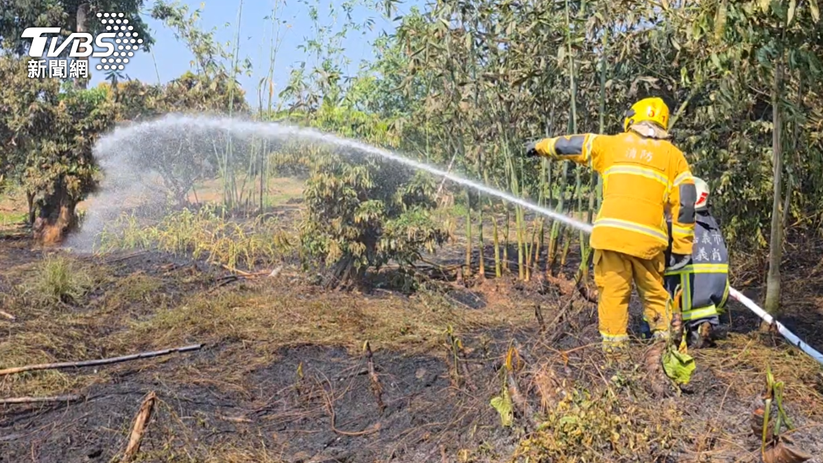 嘉義市跟民雄的交界山區,發生一起火燒山意外,發現一名70幾歲的李姓筍農倒臥現場,最後送醫不治(圖/TVBS)