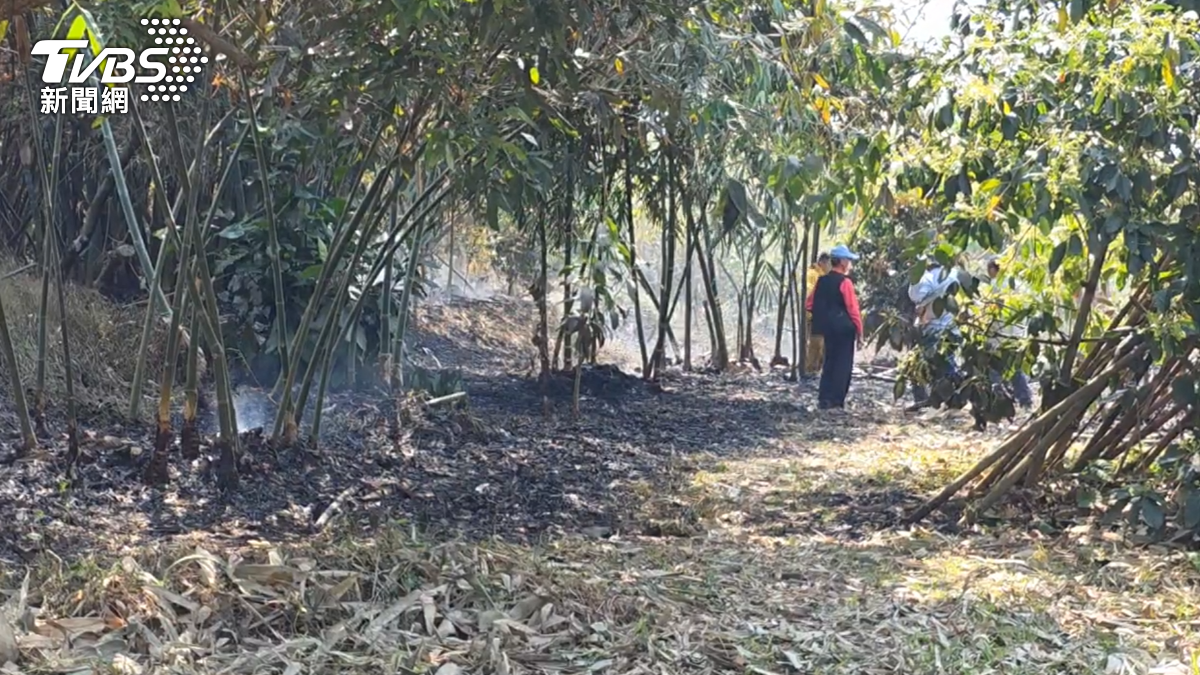 七十多歲的李姓筍農,一早還前來工作,但火勢延燒,他疑似忙著滅火,被嗆傷又被絆倒,才會逃生不及,最後更送醫不治(圖/TVBS)