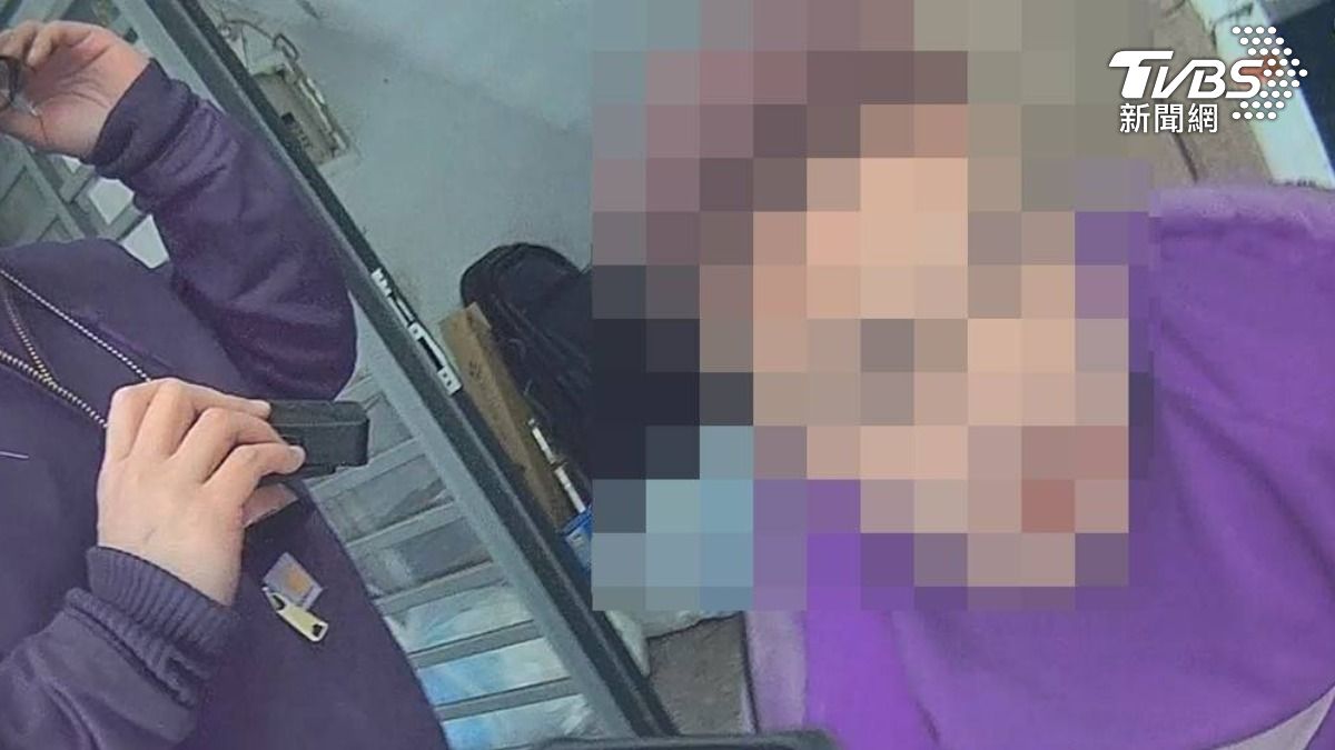車手遭警埋伏,露餡狂奔,最後跑不動被警壓制在地。(圖/TVBS)