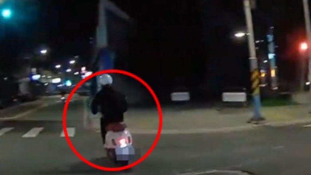 未成年少年跟好友借車兜風，行經路口闖紅燈還逃逸。（圖／TVBS）