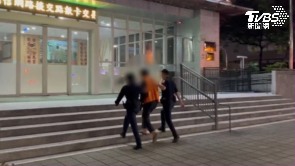 肇事駕駛在車禍當下離開現場後,約50分鐘才又折返查看,遭警方當場查獲。(圖/TVBS)