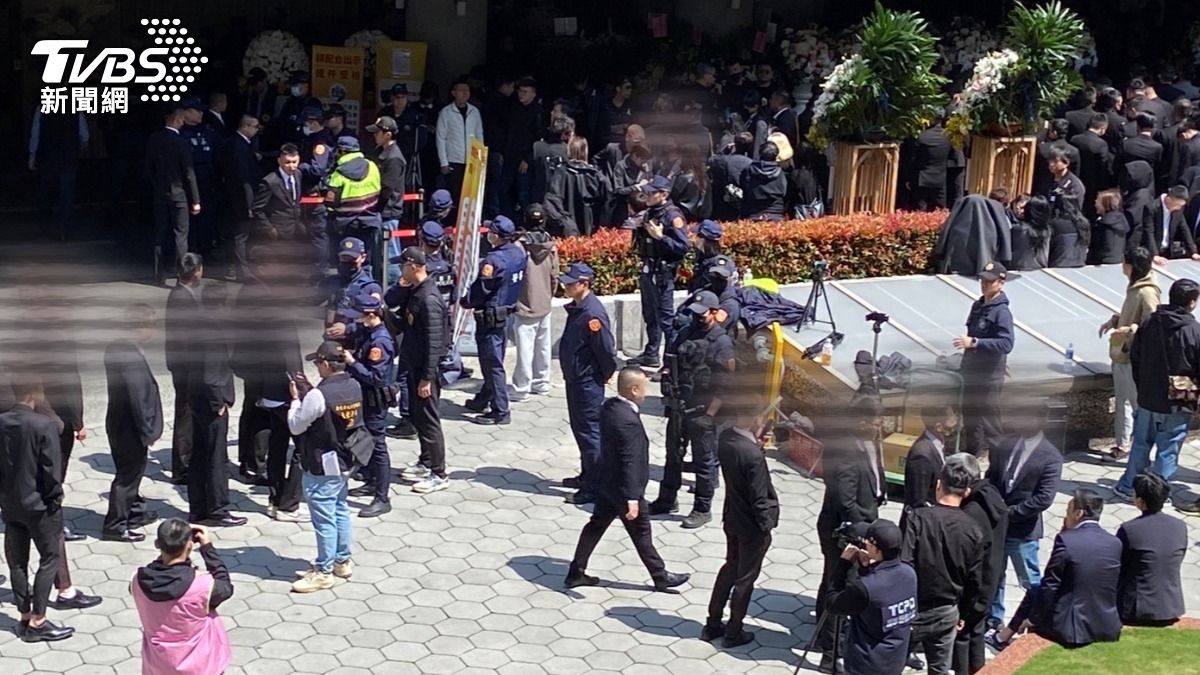 電影《角頭》監製父告別式　警出動60人逮2通緝犯