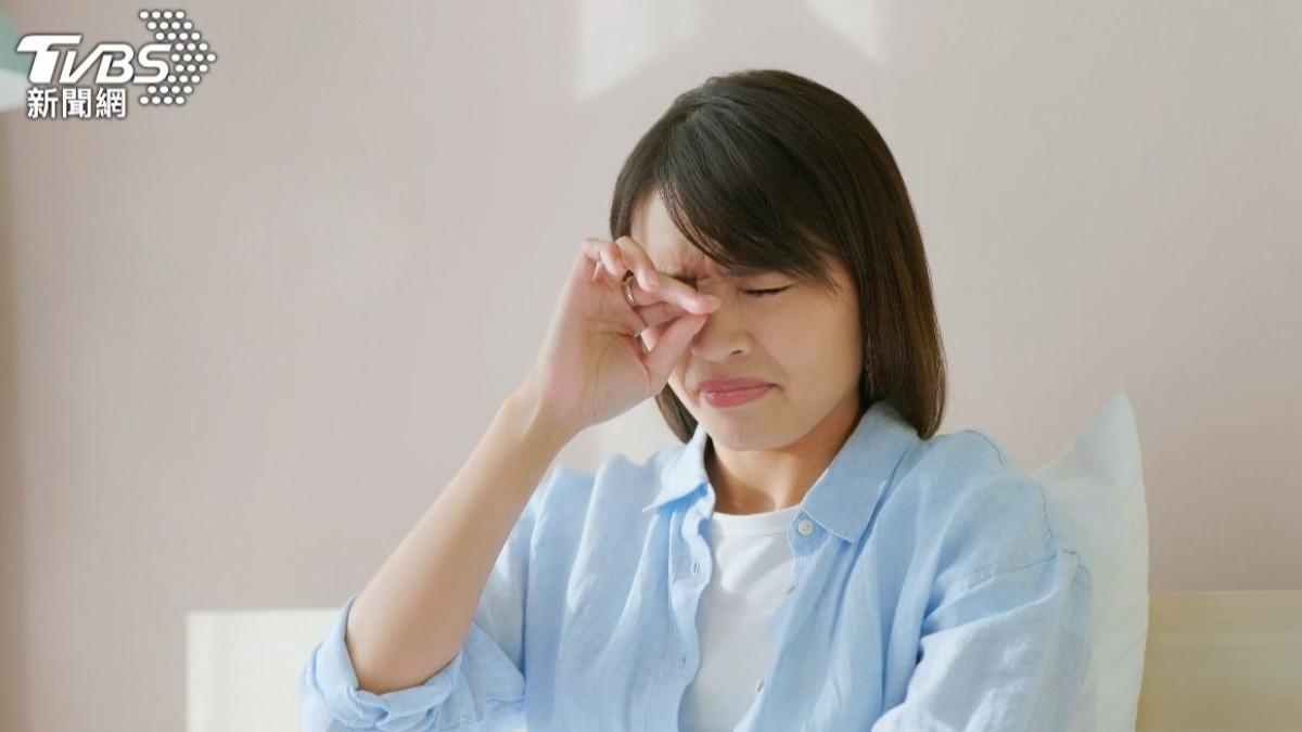 睫毛倒插別亂拔!醫揭「NG行為」恐損視力 3類人風險最高
