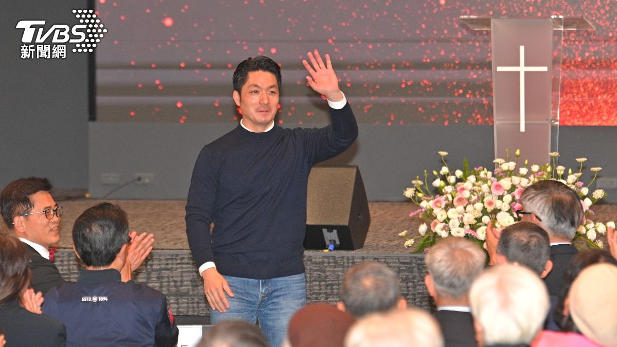 台北市長蔣萬安揮手與會眾致意。(圖/胡瑞麒攝)