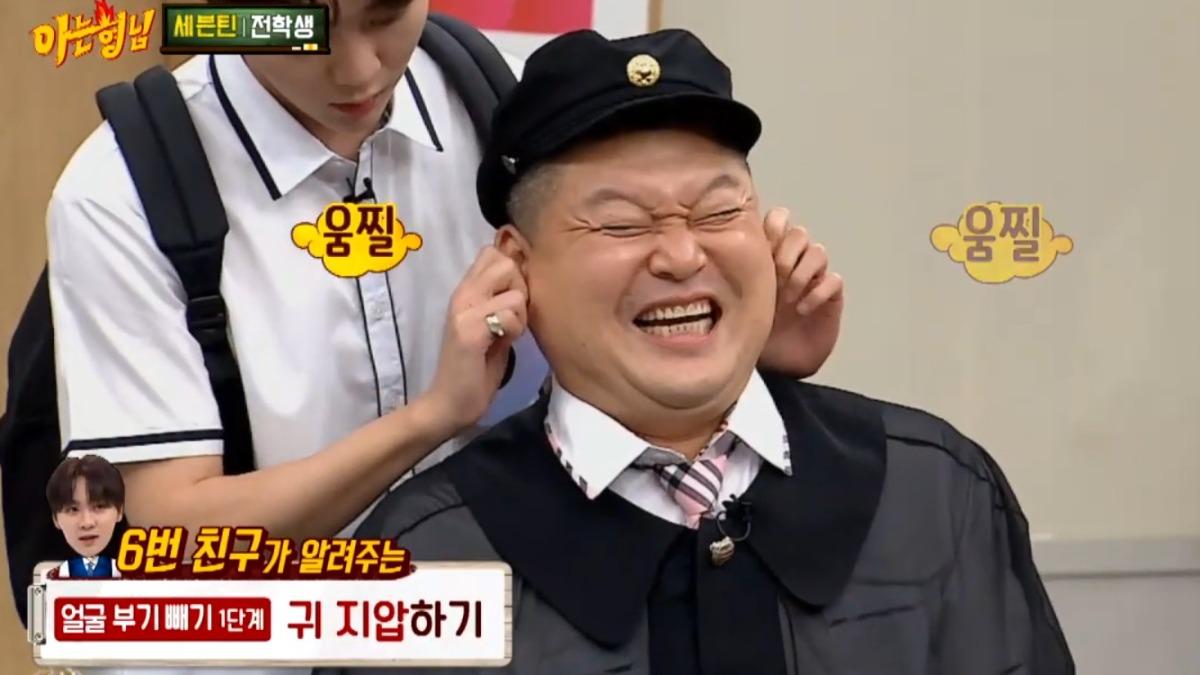 按摩耳朵內側與外側,能幫助身體血液循環順暢。(圖/翻攝自JTBC YT)