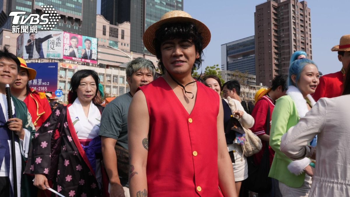 網紅喬瑟夫扮成魯夫亮相。(圖/粘祐誠攝)