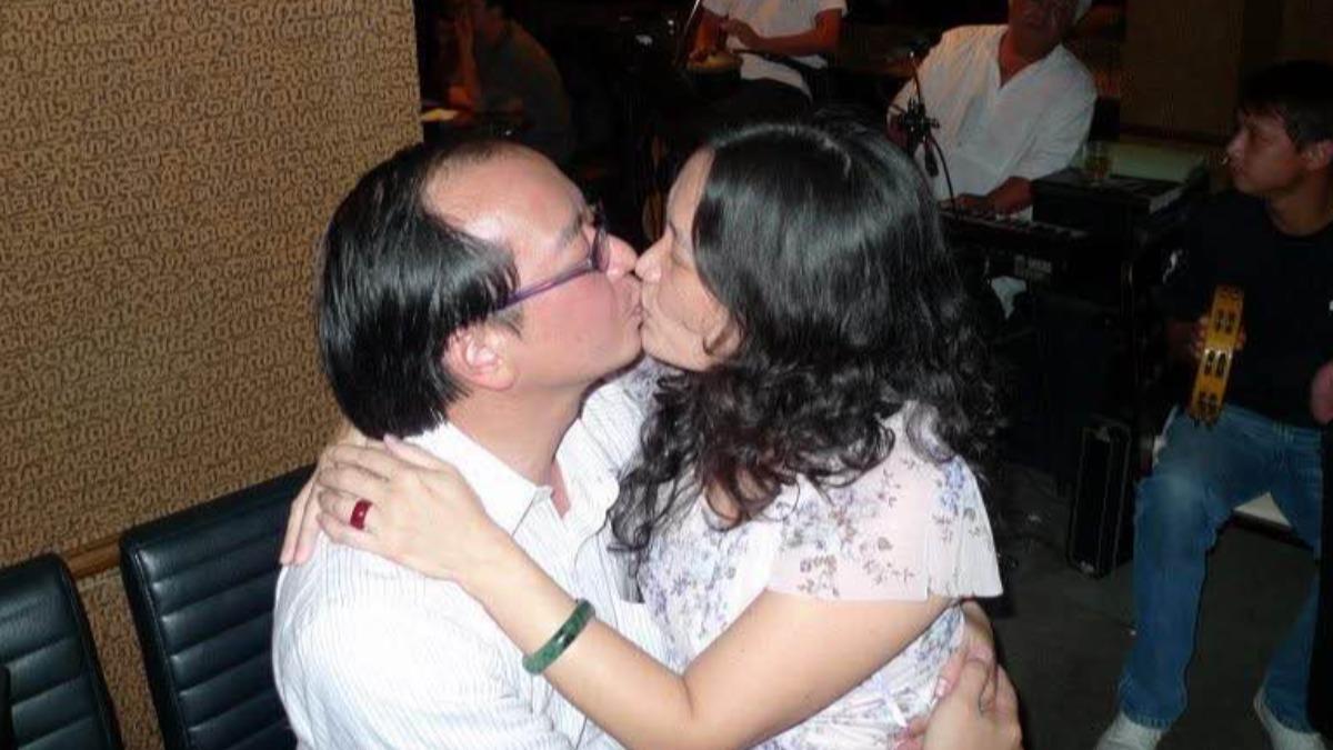 結婚41年「每天服務2小時」!媒體人激吻放閃:誰敢跟我比