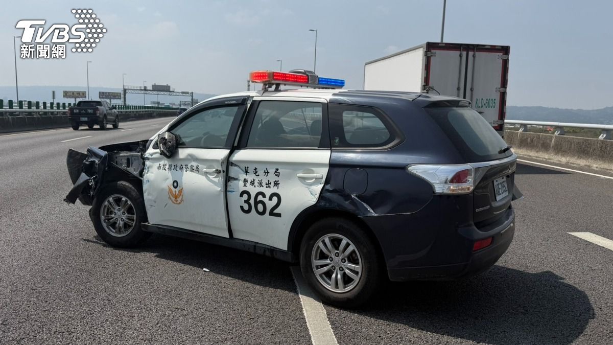 「無牌貨車」國道上猛撞警車逃 悍警逮涉毒駕男