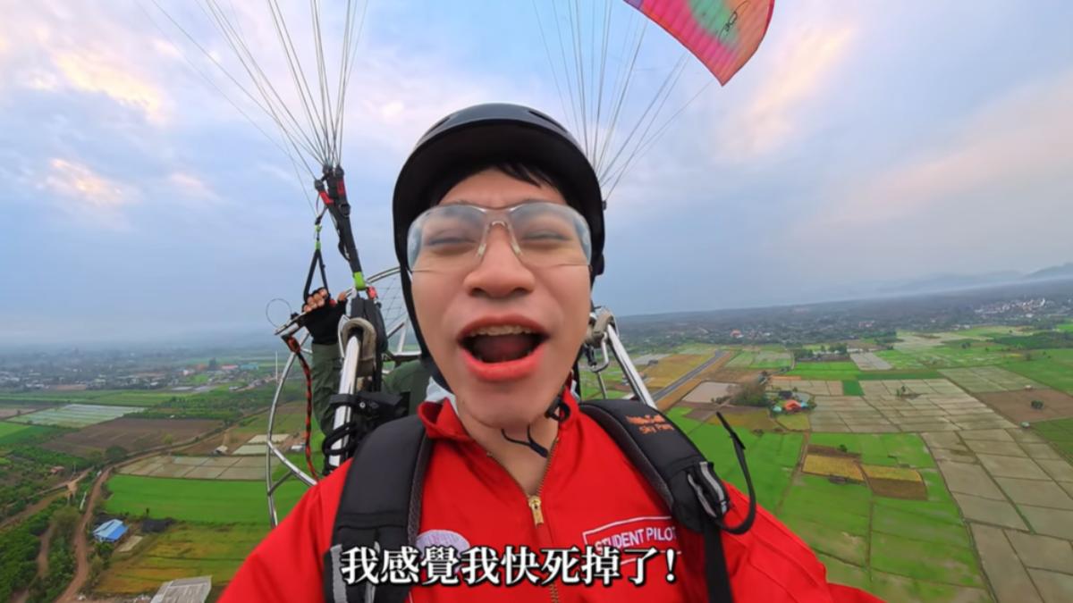 Andy老師體驗滑翔翼十分驚恐。(圖/翻攝自Andy老師YT頻道)