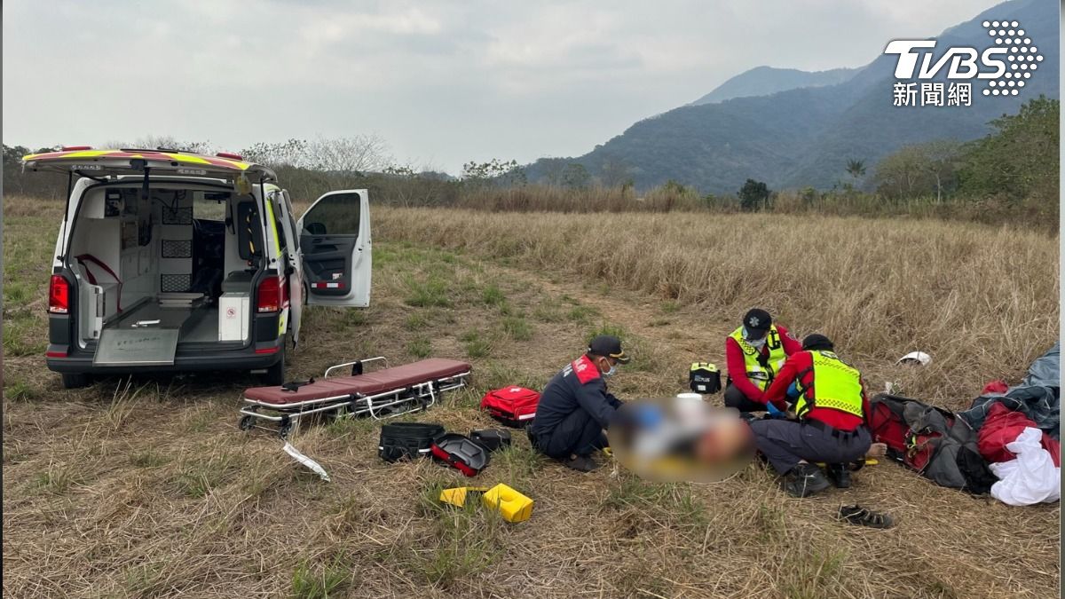 快訊/屏東賽嘉飛行場意外!滑翔傘男玩家疑遇強風「旋轉墜地」亡