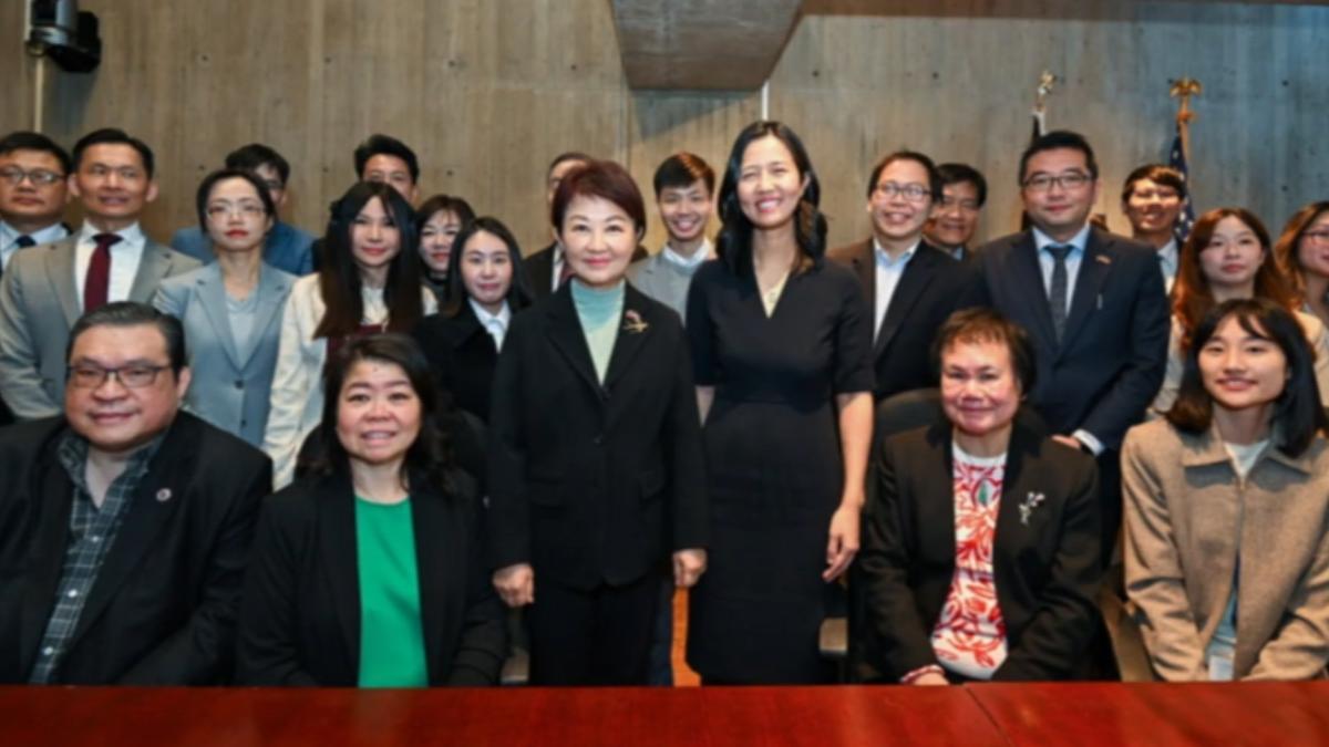 盧秀燕拜會台裔波士頓市長吳弭,雙方聚焦以民生優先的城市治理。(圖/Michelle Wu臉書)