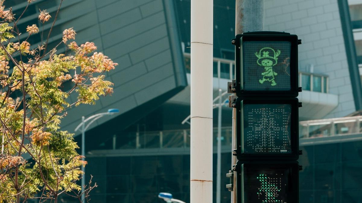 直擊／吸8萬人朝聖！《航海王》草帽海賊團闖高雄港　連「紅綠燈都變喬巴」