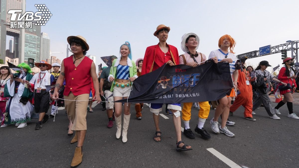 多名網紅、創作者打扮成喜愛的角色參與遊行。(圖/粘祐誠攝)
