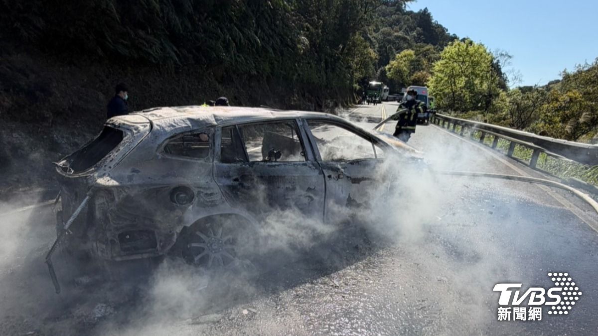 車輛被燒得焦黑。（圖／TVBS）