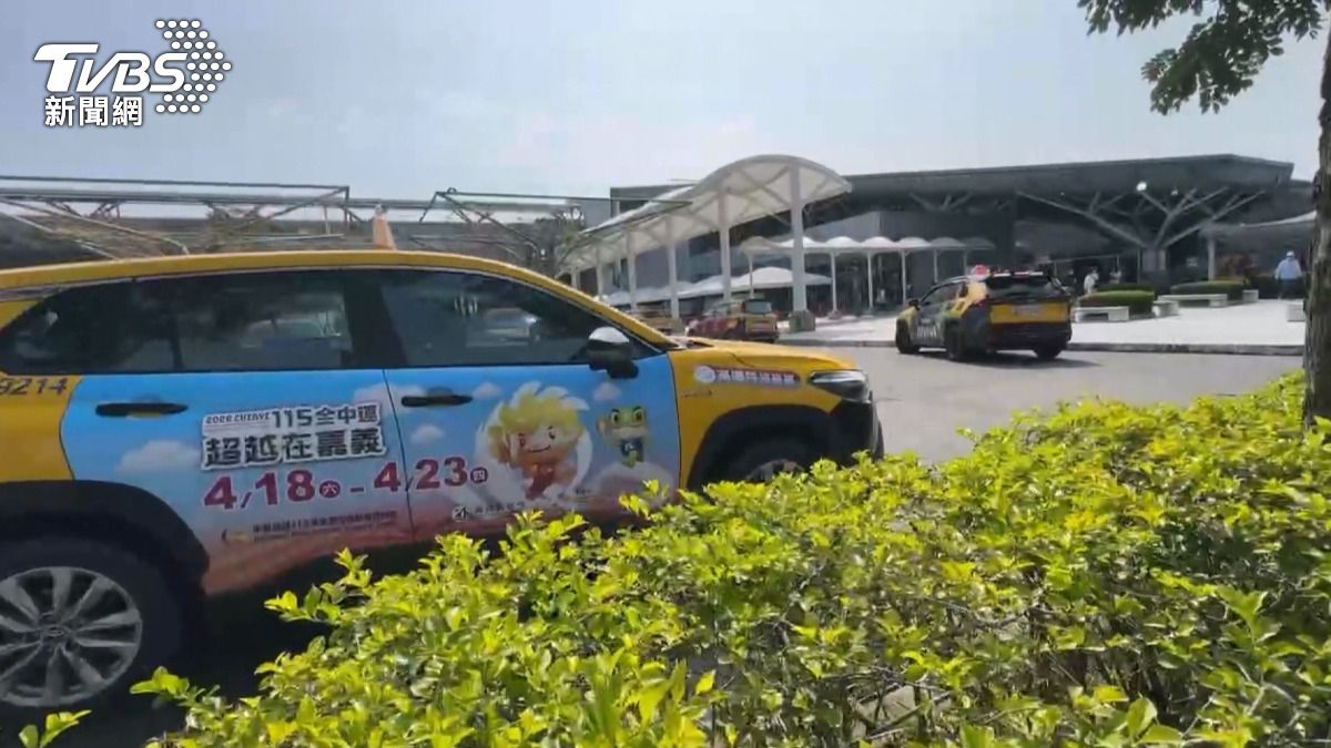 有運將則坦言，燈會期間都亂喊價，因為跳錶不划算，載短距離又要在燈會附近塞車關上兩三個小時。（圖／TVBS）