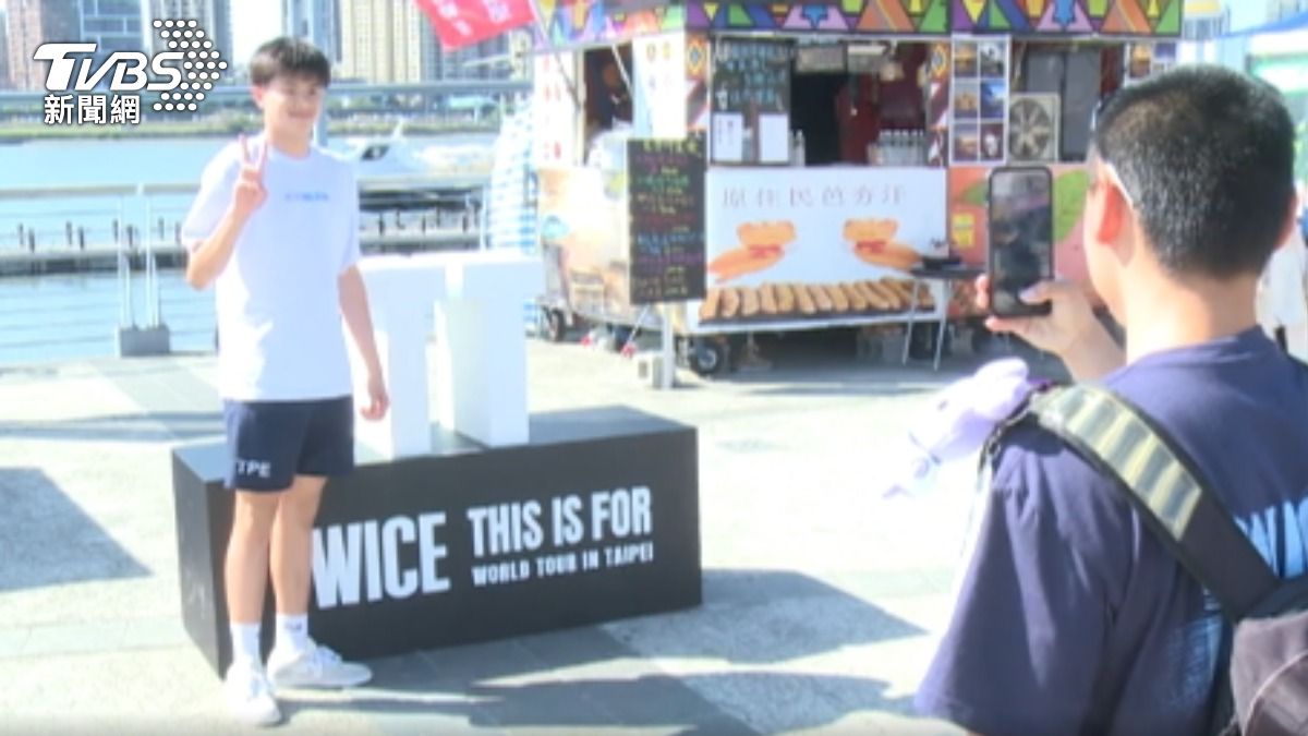 TWICE開唱倒數！北市9地標應援點　粉絲瘋踩點如大地遊戲。（圖／TVBS）