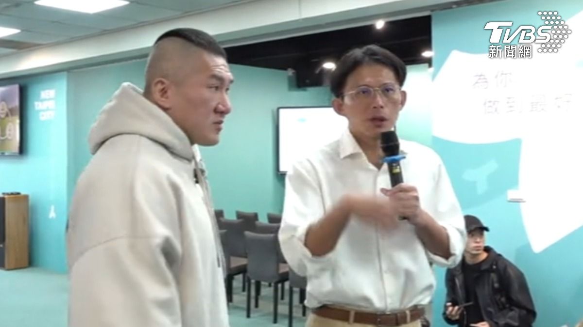 網紅館長陳之漢開啟大選特別節目,首集邀請民眾黨主席黃國昌。(圖/TVBS)